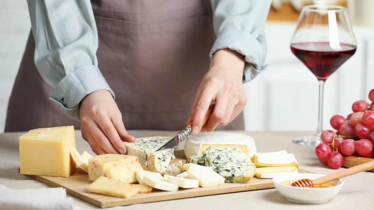 Demens: En studie visar att regelbunden ostkonsumtion kan spela en skyddande roll mot en global hälsoutmaning